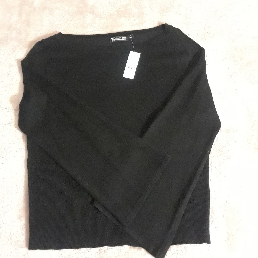 Black sweatshirt with flared out sleeves. - Picture 2 of 6